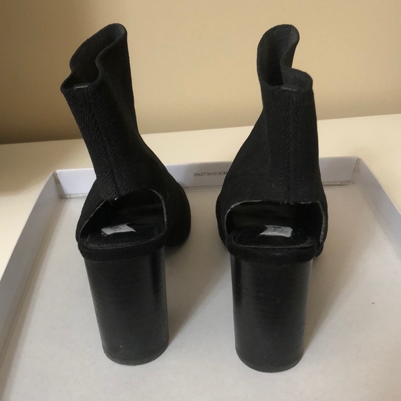 Black knit open toe/open heel booties. Size 5 - Picture 4 of 4